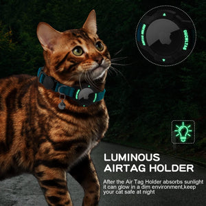 Cat wearing a luminous air tag holder with text about its functionality at Pet Servo