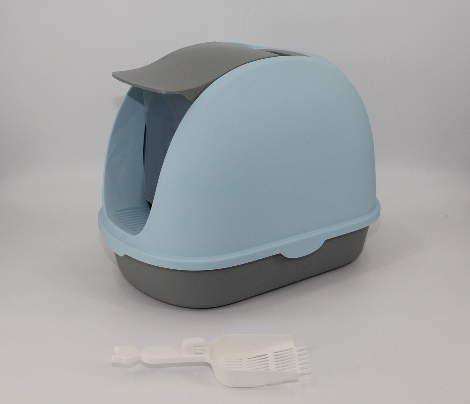 Pet litter box with a scoop on a gray background at Pet Servo
