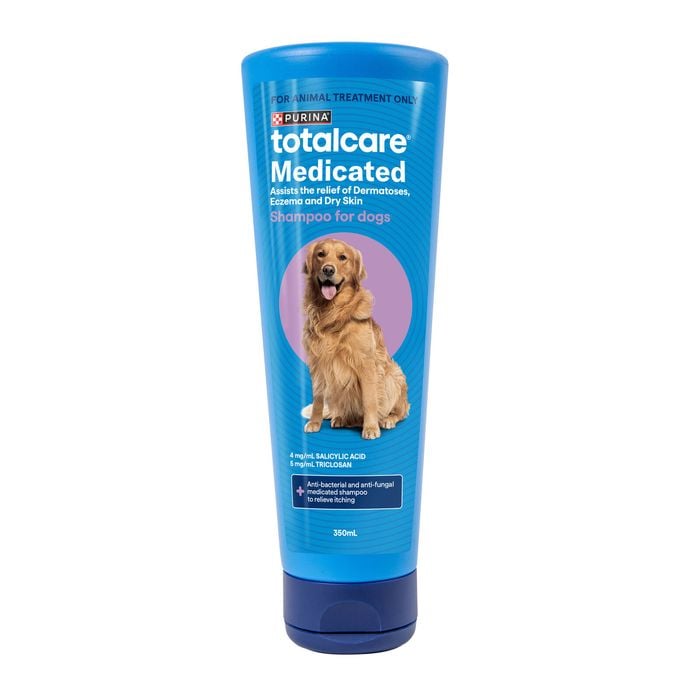 Purina TotalCare Medicated shampoo for dogs on a white background
