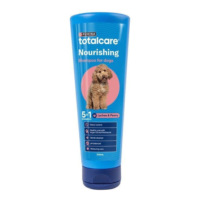 Blue bottle of Purina Totalcare Nourishing Shampoo for dogs on a white background at Pet Servo