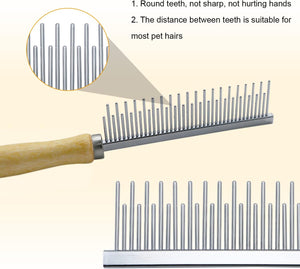 Pet grooming comb with wooden handle and metal teeth on a beige background at Pet Servo