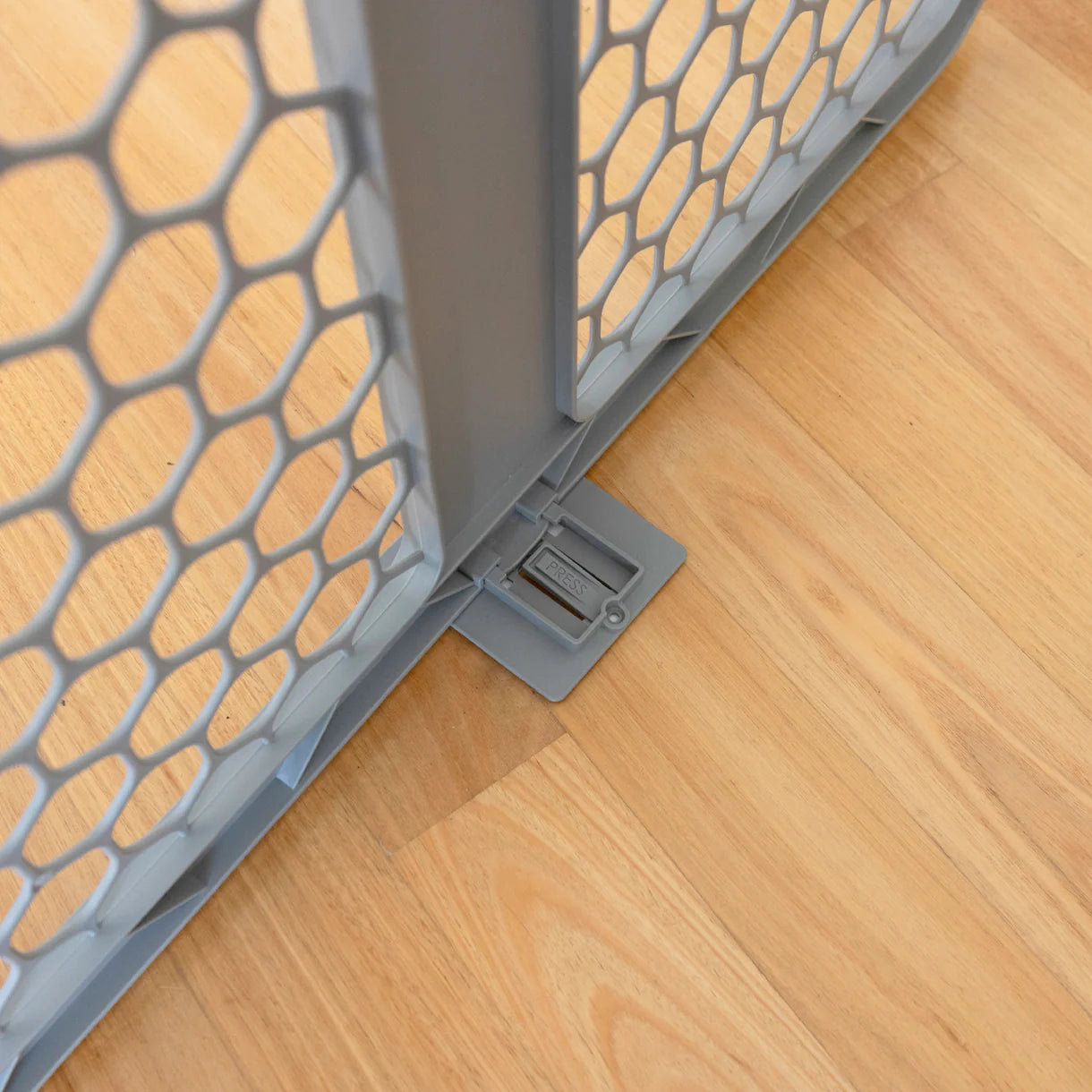 Hakuna Pets - Plastic Pet Playpen & Barrier - Adhesive Plates