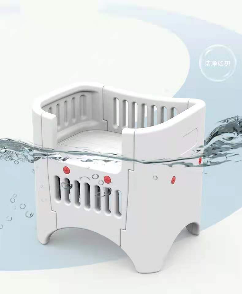 White water filter device with water flowing around it on a light blue background at Pet Servo